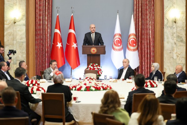 TBMM Başkanı Numan Kurtulmuş, sivil toplum kuruluşlarının temsilcileriyle iftarda bir araya geldi.